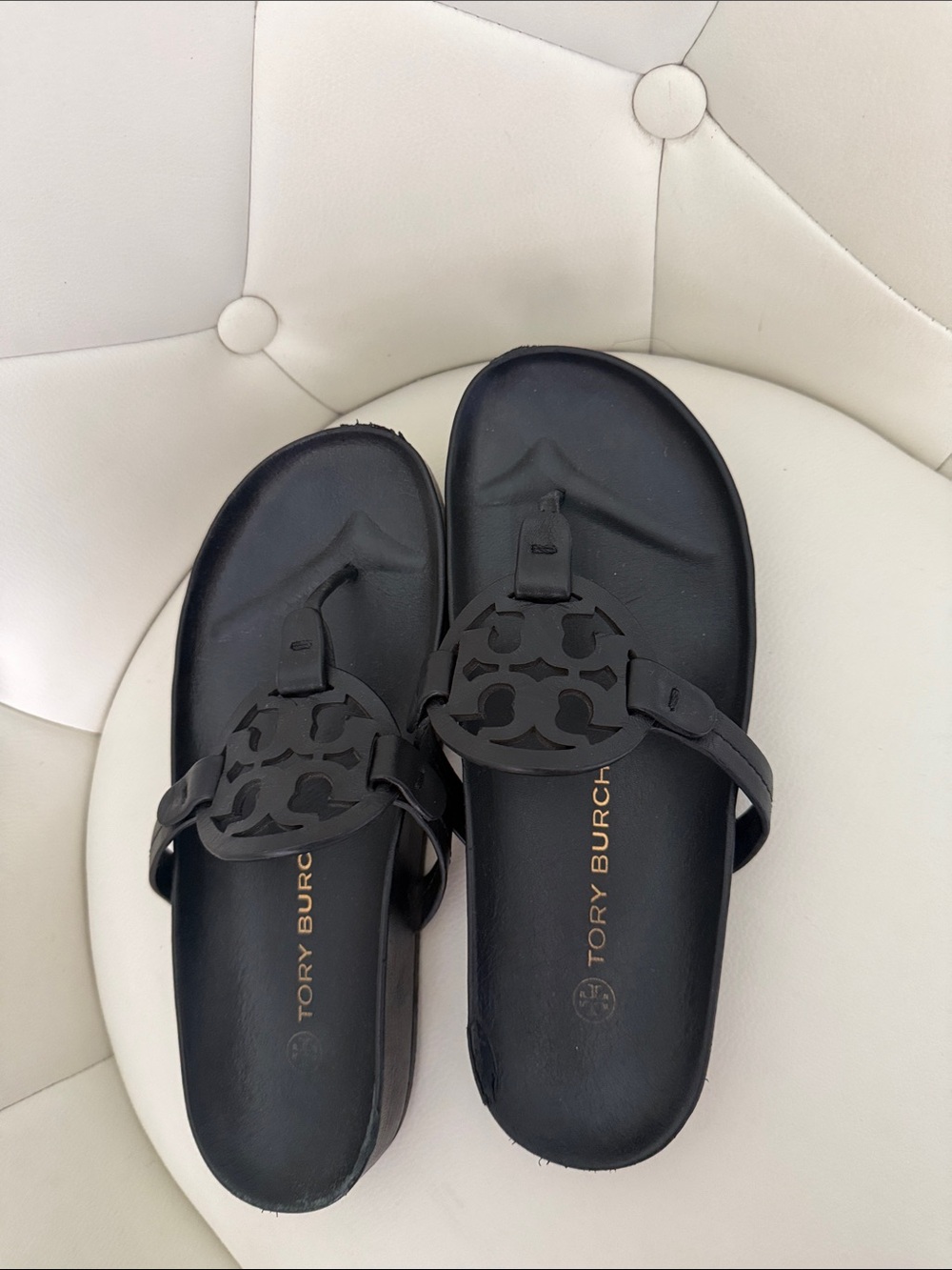 Tory Burch Miller Cloud Sandals Black Leather Logo Thong Sandals - Picture 14 of 14